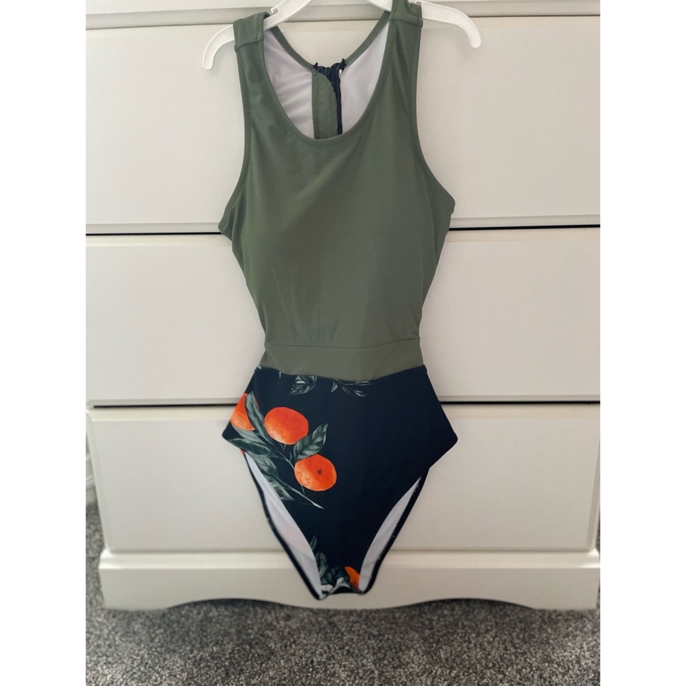 Cupshe one piece swimsuit green and black